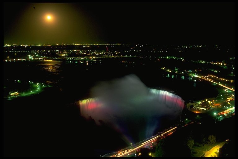 Photos of Niagara Falls at night