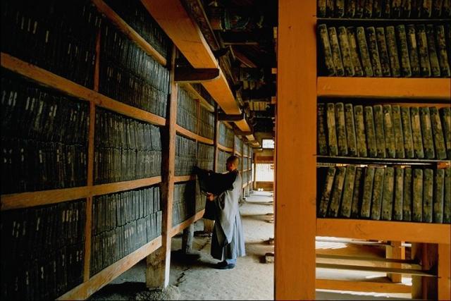 Photos ancient Buddhist Library