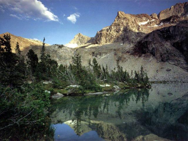 KANELAKE.jpg