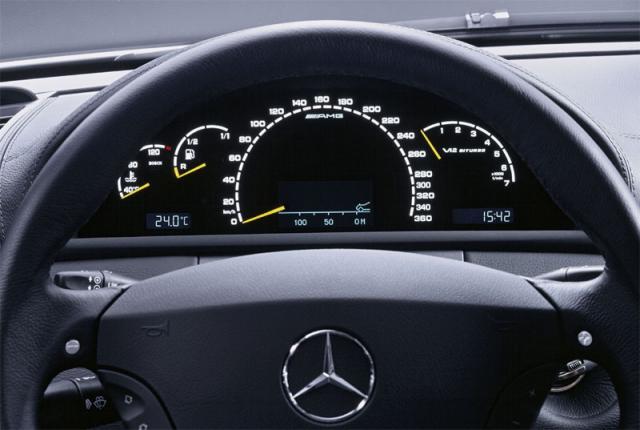 Mercedes-Benz_001.jpg