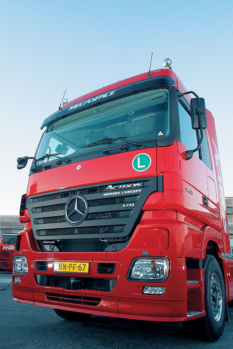 Mercedes-Benz Actros _2-_ __________.jpg