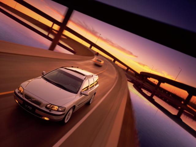 VOLVO V70.jpg