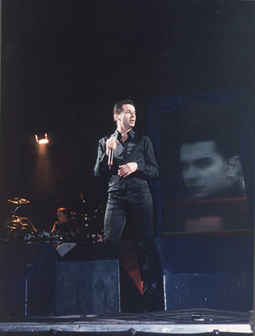одно из фото с концерта группы depeche mode