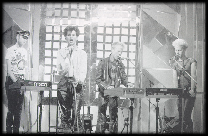 одна из первых концертных фотографий группы depeche mode