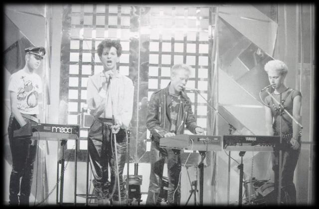 одна из первых концертных фотографий группы depeche mode