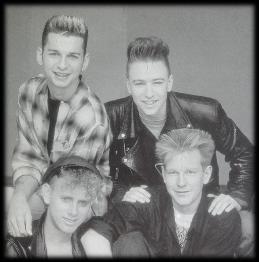 улыбающиеся участники  depeche mode