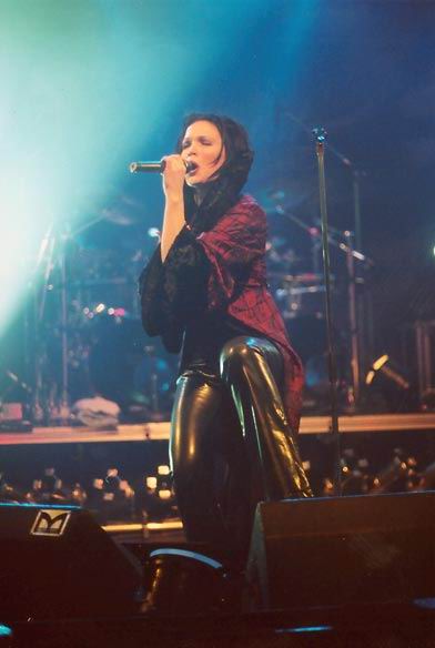 n_DVD-Gig_Tampere_tarja6.jpg